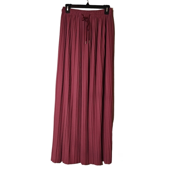 Burgundy Pleated Maxi Skirt Elastic One Size - Picture 1 of 12